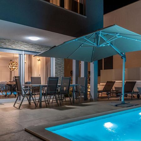 Villa Dea - Dein Rueckzugsort Am Meer Mit Beheiztem Pool Врси Екстериор снимка