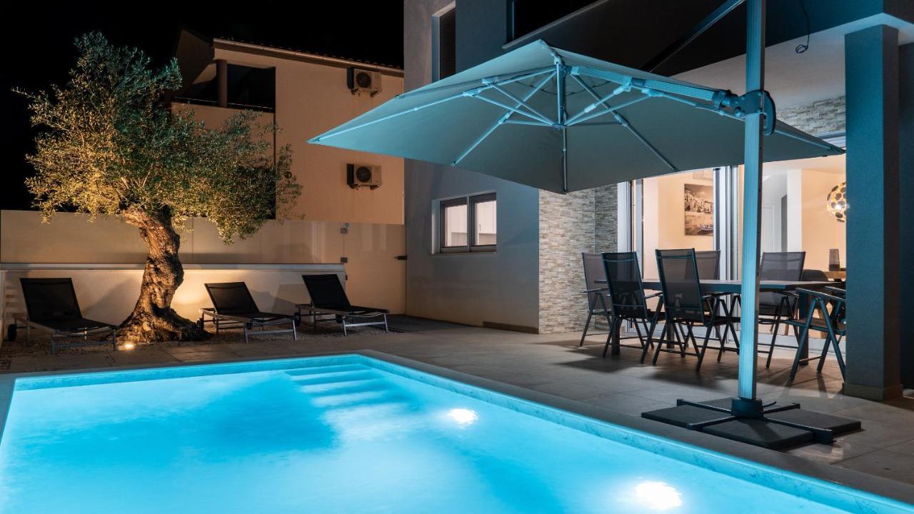 Villa Dea - Dein Rueckzugsort Am Meer Mit Beheiztem Pool Врси Екстериор снимка