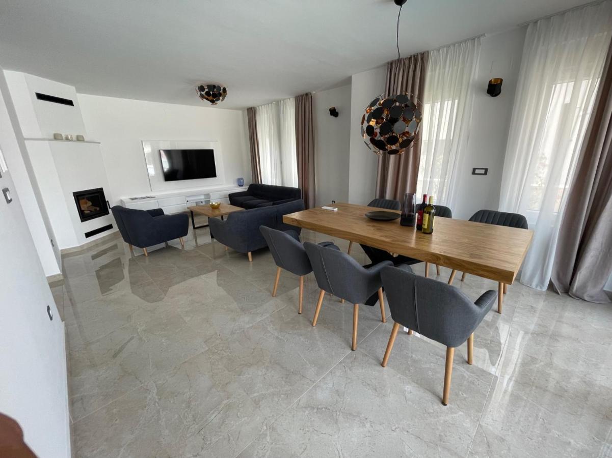 Villa Dea - Dein Rueckzugsort Am Meer Mit Beheiztem Pool Врси Екстериор снимка