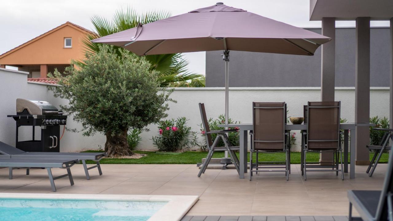 Villa Dea - Dein Rueckzugsort Am Meer Mit Beheiztem Pool Врси Екстериор снимка