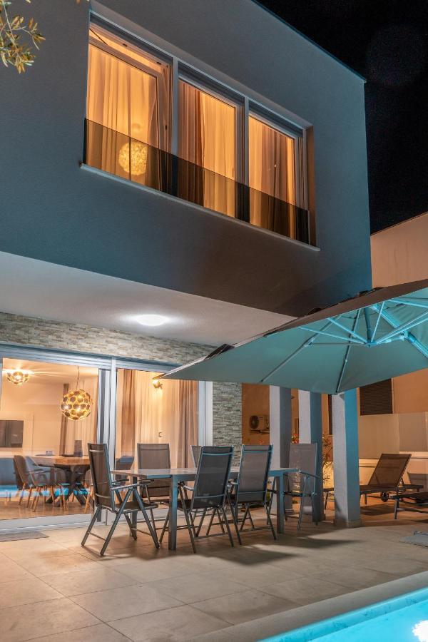 Villa Dea - Dein Rueckzugsort Am Meer Mit Beheiztem Pool Врси Екстериор снимка