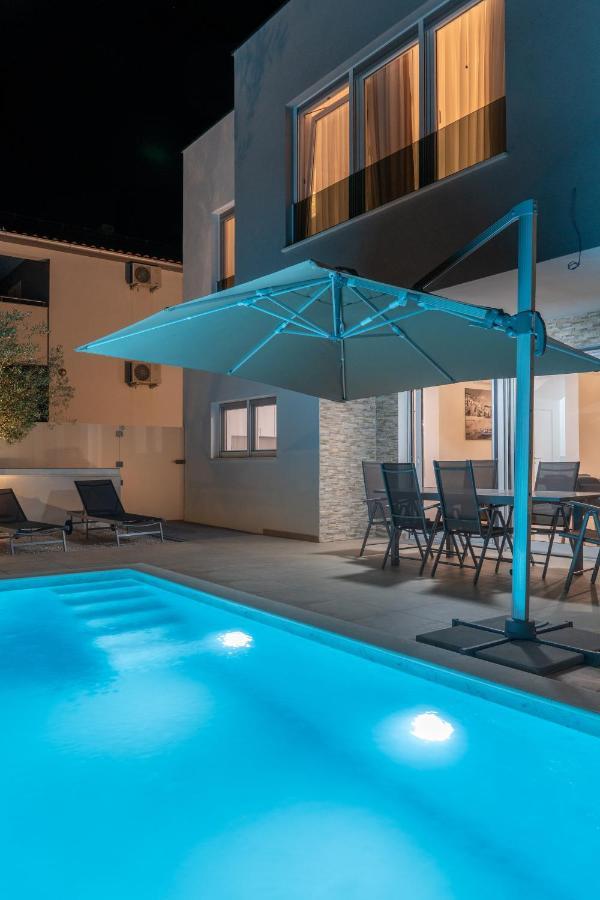 Villa Dea - Dein Rueckzugsort Am Meer Mit Beheiztem Pool Врси Екстериор снимка