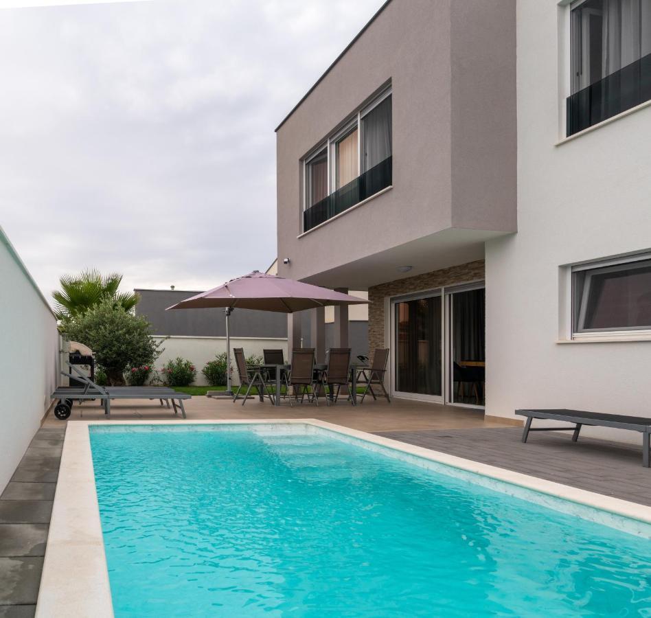 Villa Dea - Dein Rueckzugsort Am Meer Mit Beheiztem Pool Врси Екстериор снимка