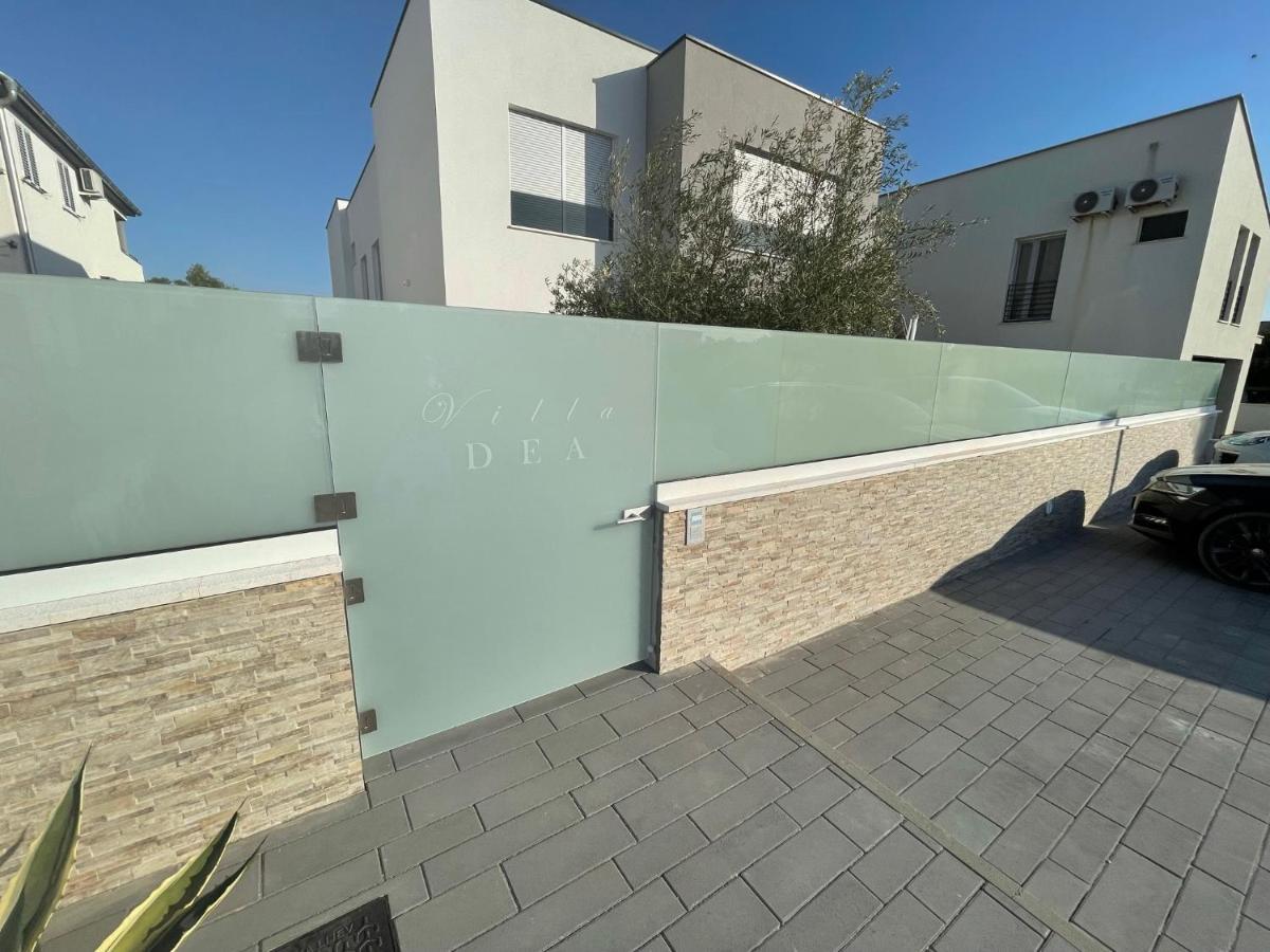 Villa Dea - Dein Rueckzugsort Am Meer Mit Beheiztem Pool Врси Екстериор снимка