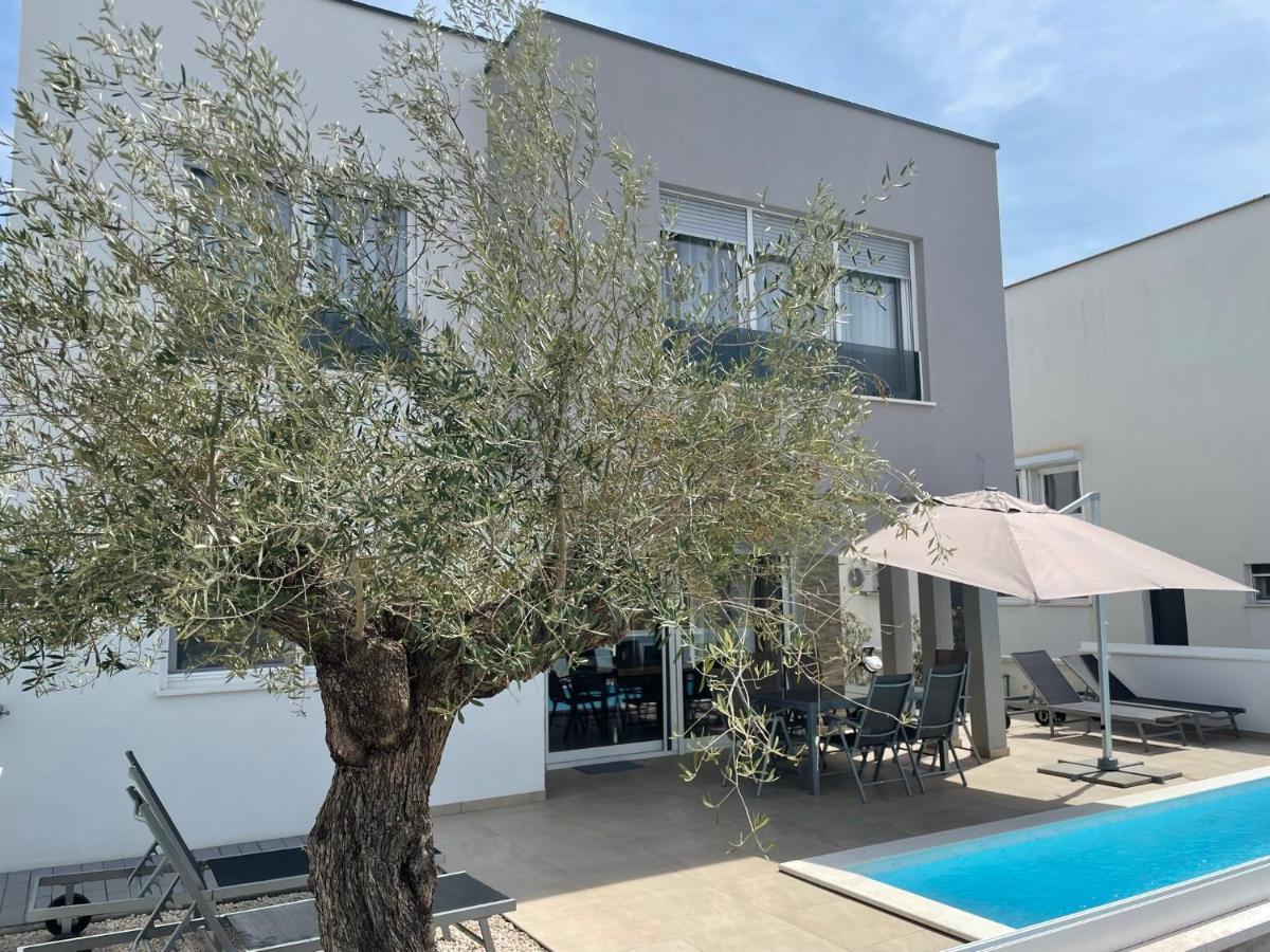Villa Dea - Dein Rueckzugsort Am Meer Mit Beheiztem Pool Врси Екстериор снимка